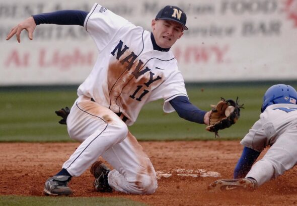 grass-baseball-glove-field-game-dirt-1354741-pxhere.com